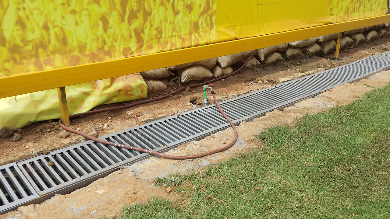 Gifite amarobine akivomerera kugirango ubwatsi buhore butoshye