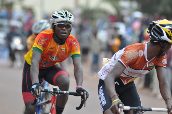 Aba bageragezaga kugenda imbere y'abandi