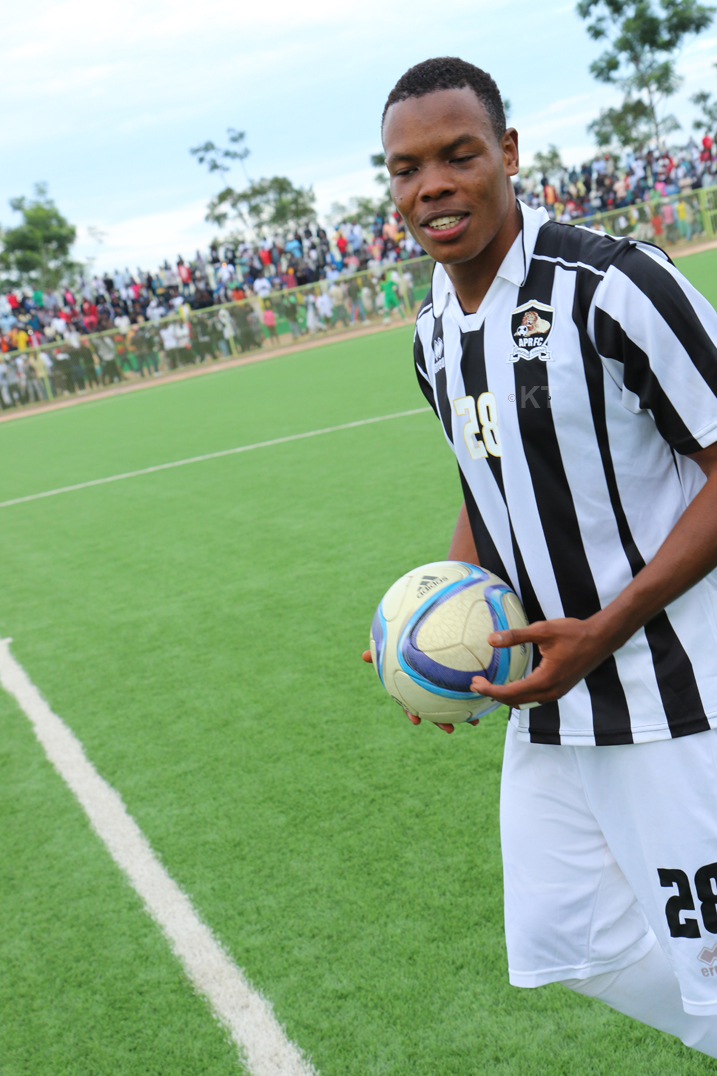 Rwatubyaye Abdul yaje guhita atahana umupira nk'umukinnyi winjije ibitego bitatu mu mukino