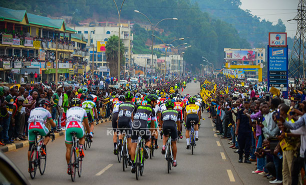 Nyabugogo ahaba hari abafana batagira ingano, hari ku itariki 15/11/2016 ubwo abasiganwa bavaga i Kigali berekeza i Karongi