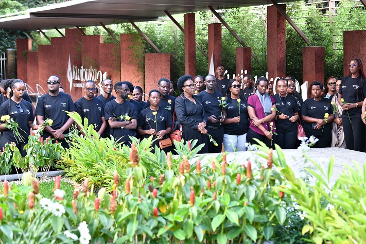 Bashyize indabo aharuhukiye abazize Jenoside ku rwibutso rwa Kigali
