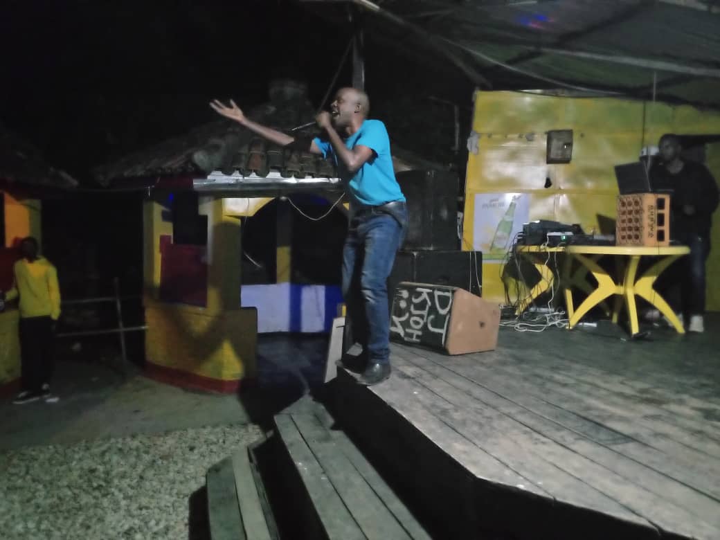 Monsibir w'i Muhanga yaririmbiye abari bategereje Papa Cyangwe