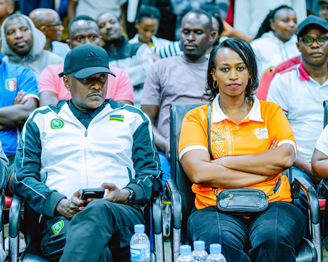 Umuvugizi w'ingabo z'igihugu Brigadier General Ronald Rwivanga ni umwe mu bayobozi barebye uyu mukino.