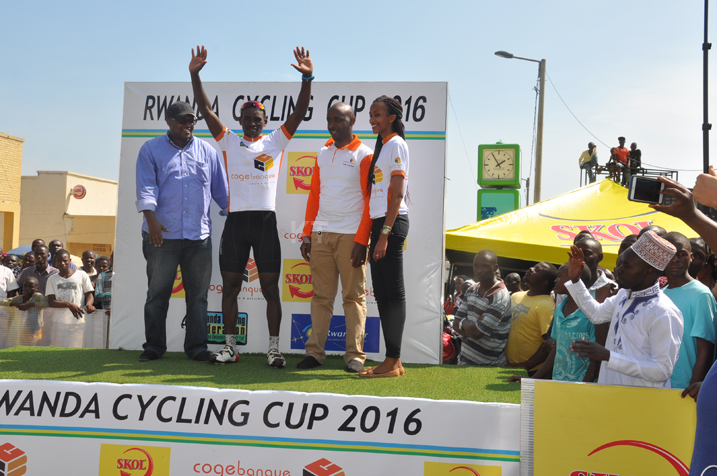 Areruya Joseph wabaye uwa mbere mu batarengeje imyaka 23 ndetse no muri rusange, aha yari amaze kwambikwa umudari na Cogebanque