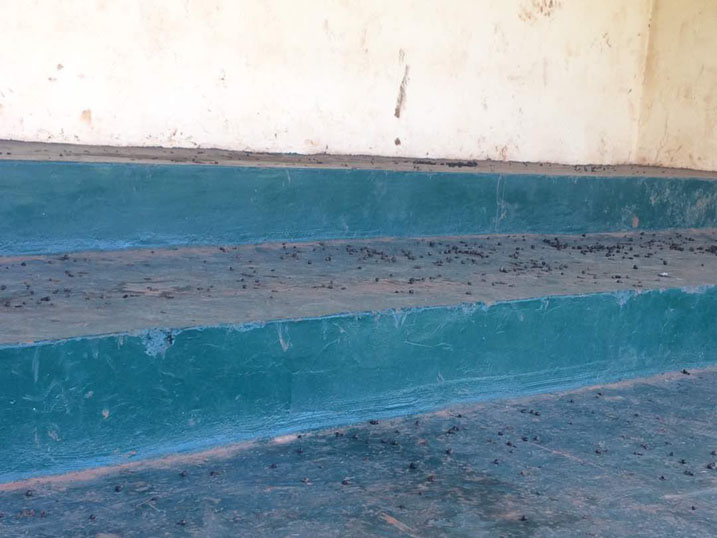 Ahagenewe kwicara abafana huzuye amahurunguru ..