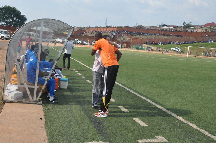 Nshimiyimana Eric na David Donadei basuhuzanya mbere y'umukino