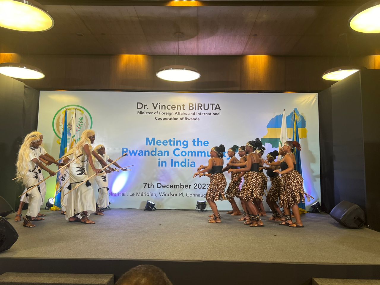 Abanyeshuri biga mu Buhinde basusurukije abitabiriye iki gikorwa