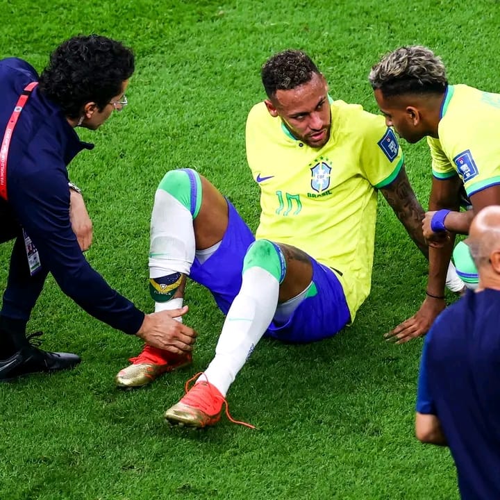 Neymar yasohotse mu kibuga yavunitse
