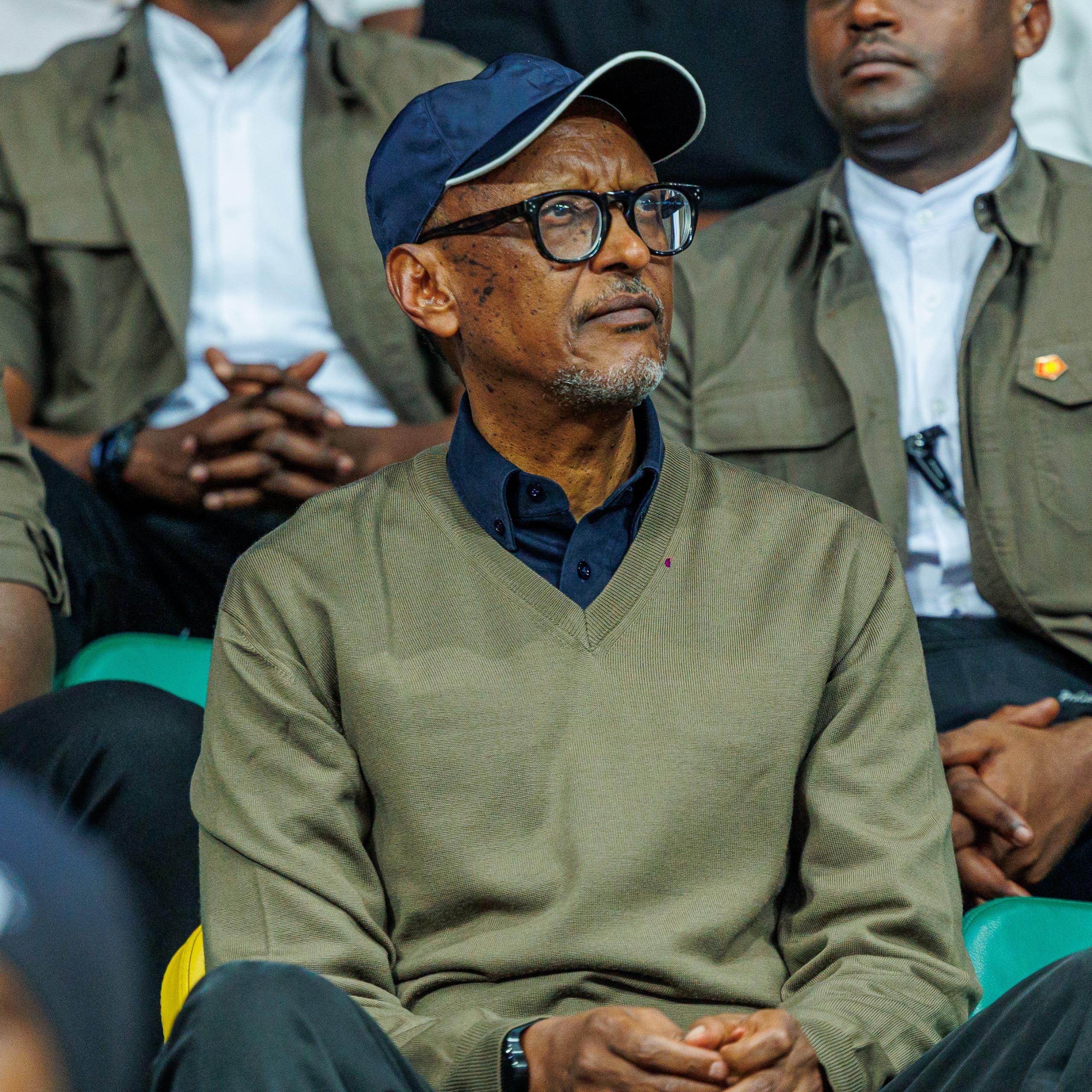 Perezida wa Repubulika Paul Kagame ari mu barebye uyu mukino wasize amateka.