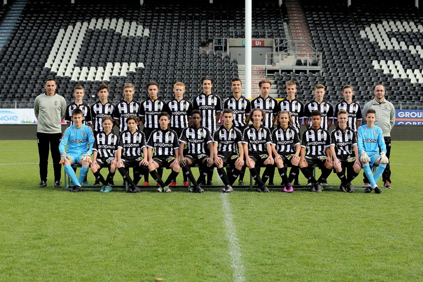 Yves Mitsindo akina mu ikipe ya Sporting Charleroi y'abatarengeje imyaka 15