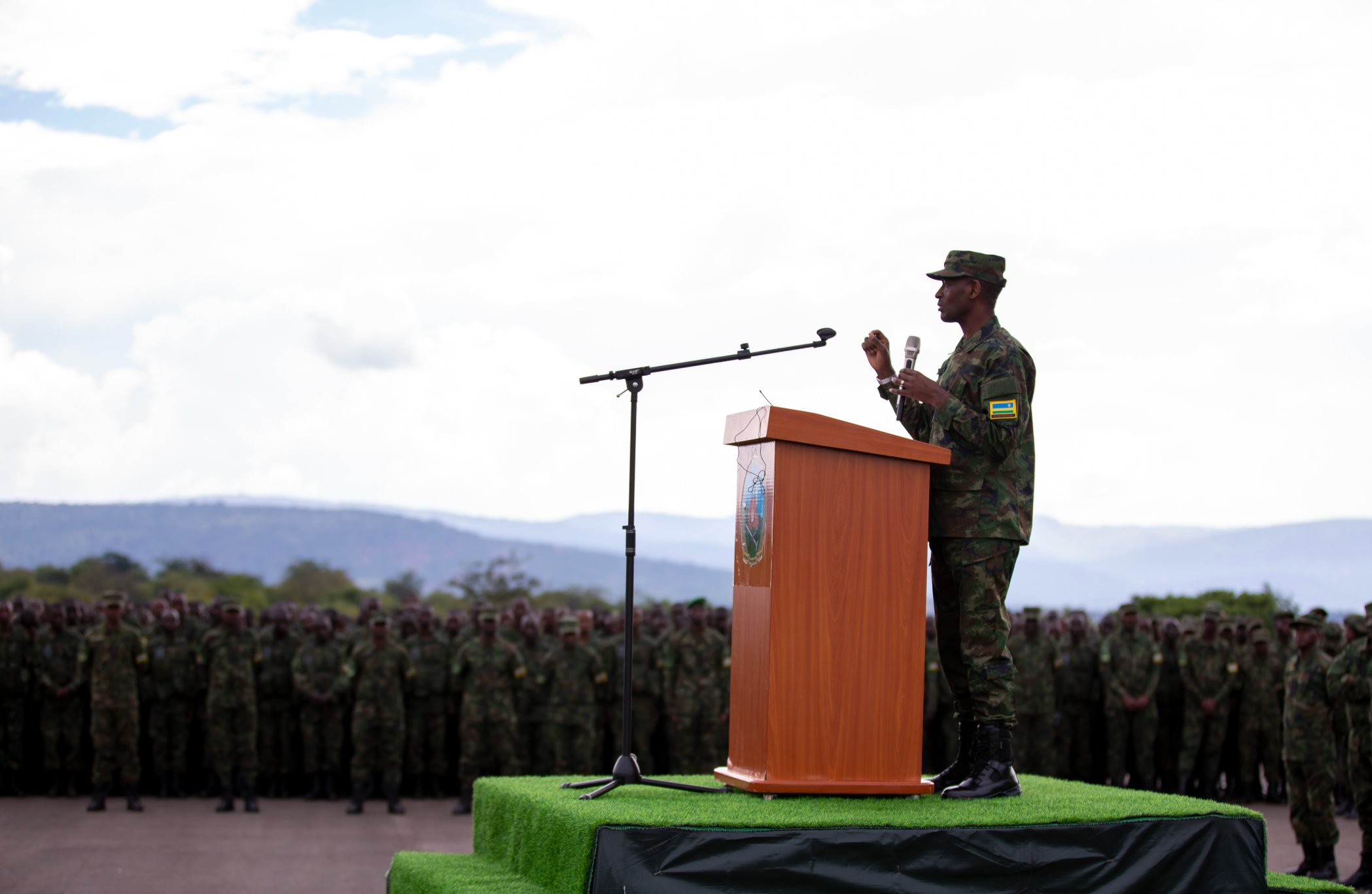 Lt Gen Mubarakh yabasabye kuzifashisha ubumenyi bungutse barinda ubusugire bw'Igihugu