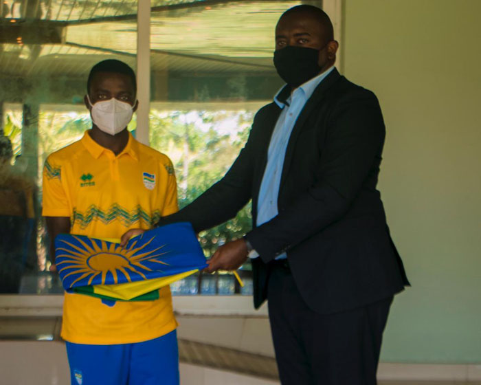 Shema Maboko Didier aha ibendera ry'u Rwanda Mugisha Moise uzaba uhagarariye abandi