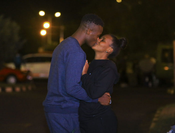 Emmanuel Imanishimwe asezera umugore we mbere yo kwerekeza muri Maroc