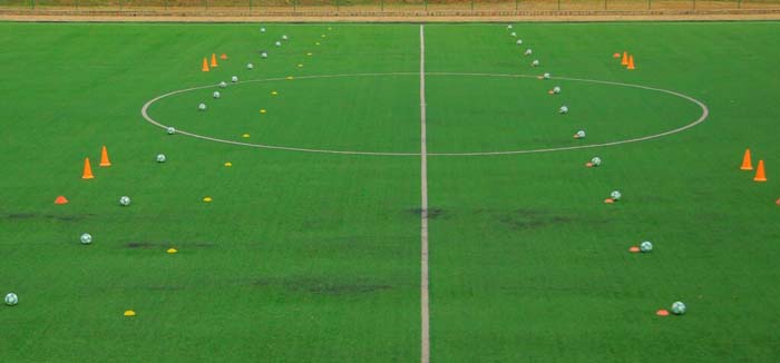 Ku kibuga cy'imyitozo cya Shyorongi, abatoza bamaze gutegura ikibuga ngo imyitozo ikorwe