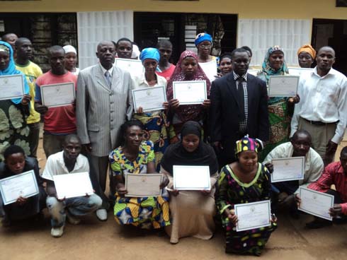 Abandi biganye na Mukandemezo ndetse n'abarimu babigishije.