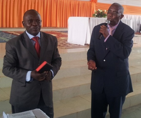 Umushumba mushya yakirwa n'umuyobozi w'akarere ka Gicumbi.