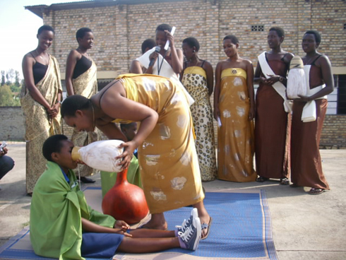 Bakinywe udukino tunyuranye twerekana ko basangira akabisi n