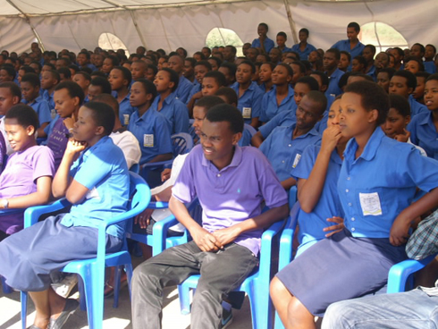 Ku munsi w'isabukuru ya AERG- ESPANYA abanyeshuli bose bari babukereye.