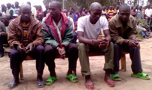 Aba bagabo bose bemeye icyaha cyo gutunda, kubika ndetse no gucuruza kanyanga.