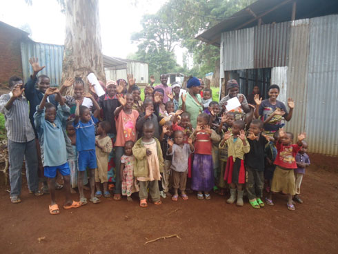 Aba banyarwanda bishimiye kugera mu gihugu cyabo.