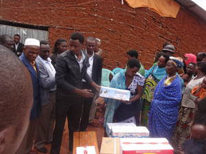 Abanyeshuri batanga imfashanyo ku Banyarwanda birukanwe muri Tanzabiya bagatuzwa mu karere ka Kirehe.