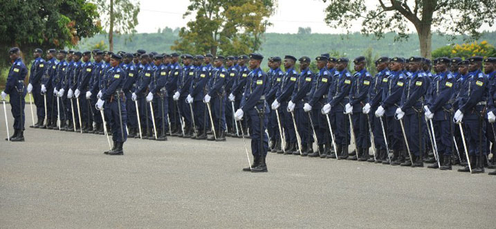 Aba bari bamaze umwaka bahabwa ubumenyi n'imyitozo bibashyira mu rwego rw'aba-ofisiye ba polisi.