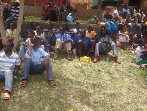 Aba ni bamwe mu Banyarwanda birukanywe muri Tanzaniya ikubagahu, ubu ariko ngo bamaze kwakirwa mu mirenge hirya no hino mu gihugu, bagasaba ko bafashwa kwifasha mu buryo burambye.