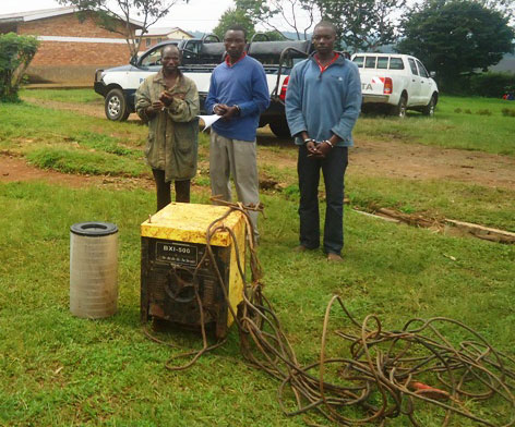 Aba ni batatu batawe muri yombi ku ikubitiro hamwe n'imashini ikurura amazi bafatanwe bari bibye mu Bashinwa.