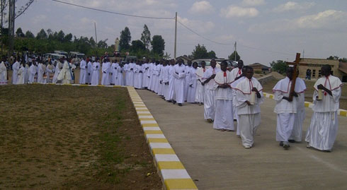 Aba padiri bose bagiye banyura muri iyi paruwasi bashimiwe.