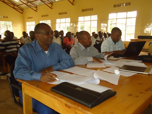 Aba ni bo bari bagize inteko yatangaga amanota.