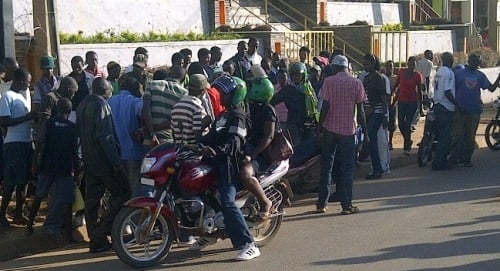 Ababonye iyi mpanuka iba bareba Olivier uko yakomeretse.