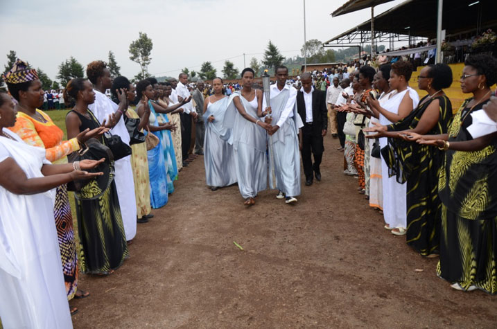 Ababyeyi baha icyubahiro urumuri rutazima rutwawe n