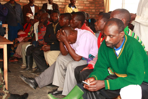 Ababyeyi bemeye ko barangaye ku guteganyiriza abana babo mu mashuri.