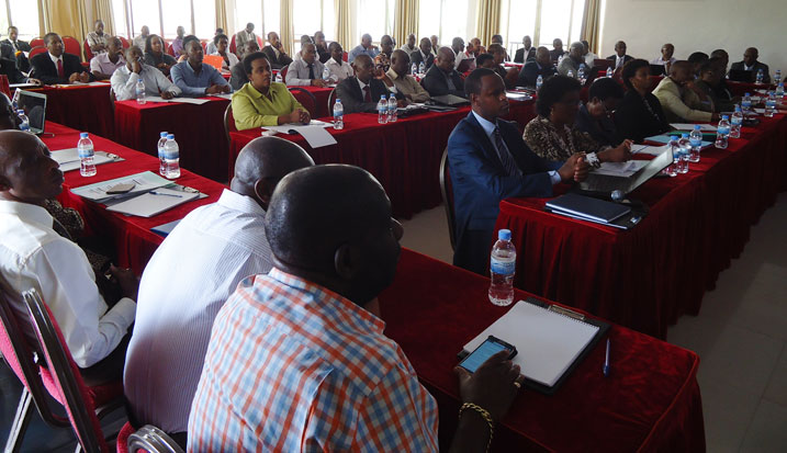 Abacamanza b'Urukiko rw'ikirenga, n'abandi banyamategeko bahuguriwe ibijyanye n'ubwanditsi bw'imanza mpuzamahanga.