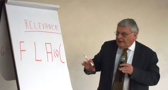 Schomburg arimo guhugura abacamanza b'Urukiko rw'ikirenga.