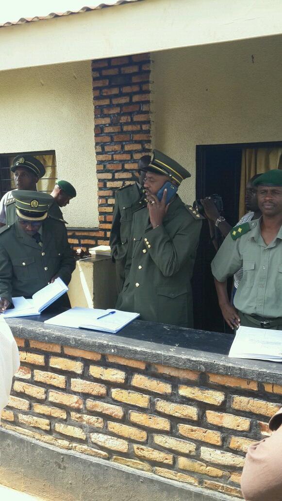 Abacamanza mu rukiko rukuru rwa gisirikare rwa Kanombe bagiye kwa Mutamba kwerekwa aho yari yarabitse imbunda yahawe na Lt. Mutabazi.