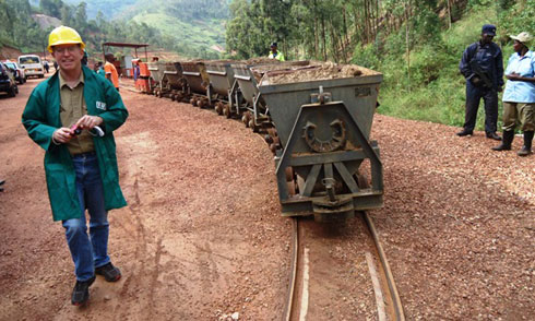 Utu tumodoka (two muri mine ya Rutongo) tugendera ku byuma, ni kimwe mu bikoresho byorohereza abacukuzi kwikorera amabuye y'agaciro bayakura mu birombe.