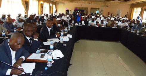 Abakozi b'ibigo bikora ubucukuzi mu Rwanda, mu ihuriro ryo kwizihiza umunsi mpuzamahanga w'ubucukuzi.