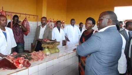 Abacuruzi bishimiye ko babonye aho gucururiza hatekanye.