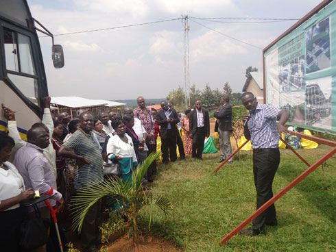 Abadepite bo muri Kenya basobanuriwe imishinga y'iterambere yegerejwe abatuye mu midugudu y'icyitegererezo ya Nyagatovu na Kitazigurwa.