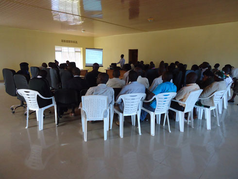 Abafatanyabikorwa bitabiriye inama.