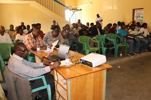 Abafatanyabikorwa biteguye kubaka ishyamba ry'ikitegererezo.