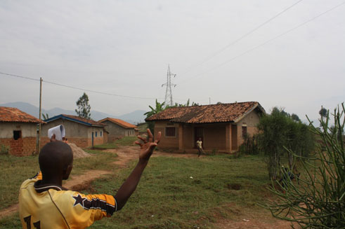 Abafite amazu yabaruwe ariko batarishyurwa bavuga ko batemerewe kuyakoresha kandi bataranayishyuwe