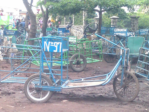 Abafite ubumuga mu karere ka Rubavu bakoresha aya magare mu kwikorera imitwaho aho gusabiriza.