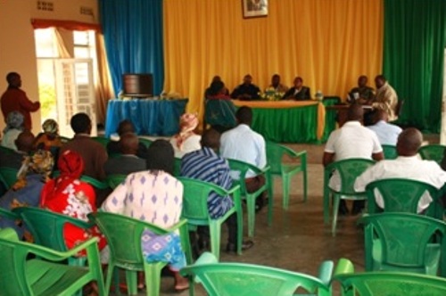 Abafite ibibazo n'abayobozi babo bafatanyije gutanga amakuru.