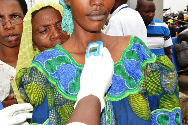 Ku mipaka ihuza u Rwanda na RDC hashyizwe abaganga basuzuma abinjira mu Rwanda ko nta bimenyetso bya Ebola bafite.