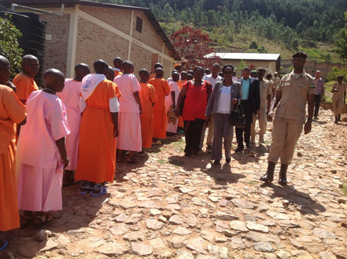 Abagize iri tsinda ryaturutse muri Sierra Leone baboneyeho no gusura n'izindi mfungwa zifungiye ibyaha bisanzwe n'ibya jenoside yakorewe abatutsi muri Mata 1994 mu Rwanda.