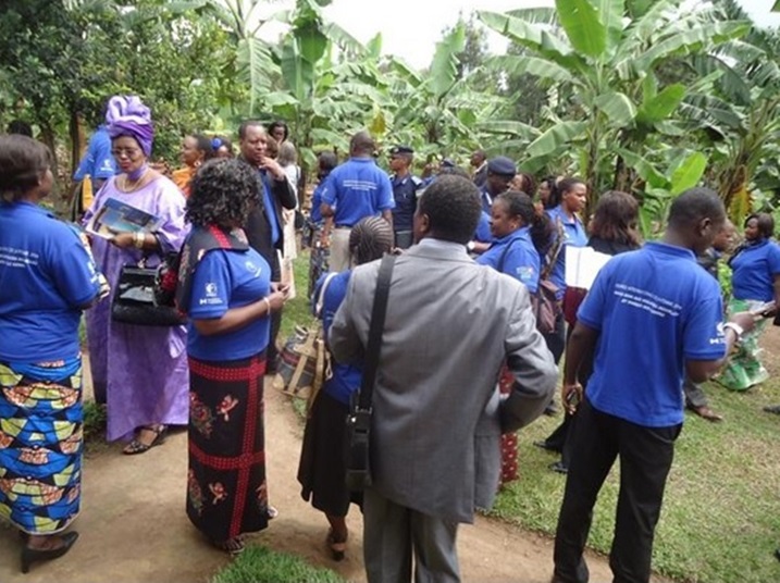 Abagize umuryango COCAFEM basura ibikorwa by