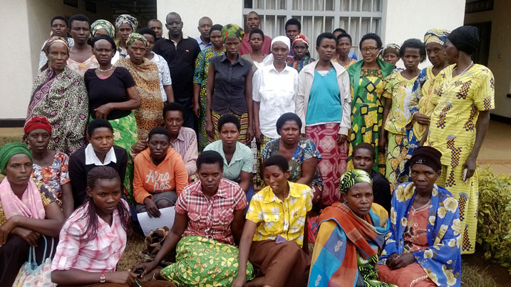 Abagore bari mu matsinda bemeza ko kujya muri koperative byarushaho kubateza imbere.