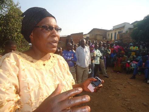 Abagore bo mu Gisakura na bo bafashe akanya ko gusobanuza ibyo batumvaga neza ku ivugururwa rya centre ya Gisakura.